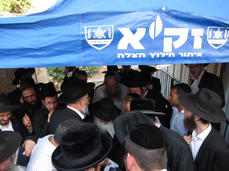 רבי חיים קנייבסקי העתיר בתפילה בבית השונמית