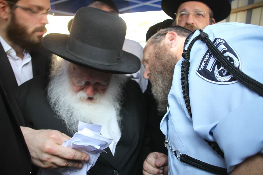 רבי חיים קנייבסקי העתיר בתפילה בבית השונמית