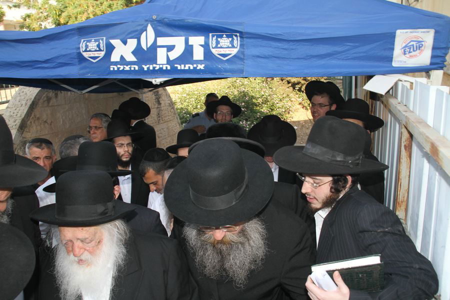 רבי חיים קנייבסקי העתיר בתפילה בבית השונמית