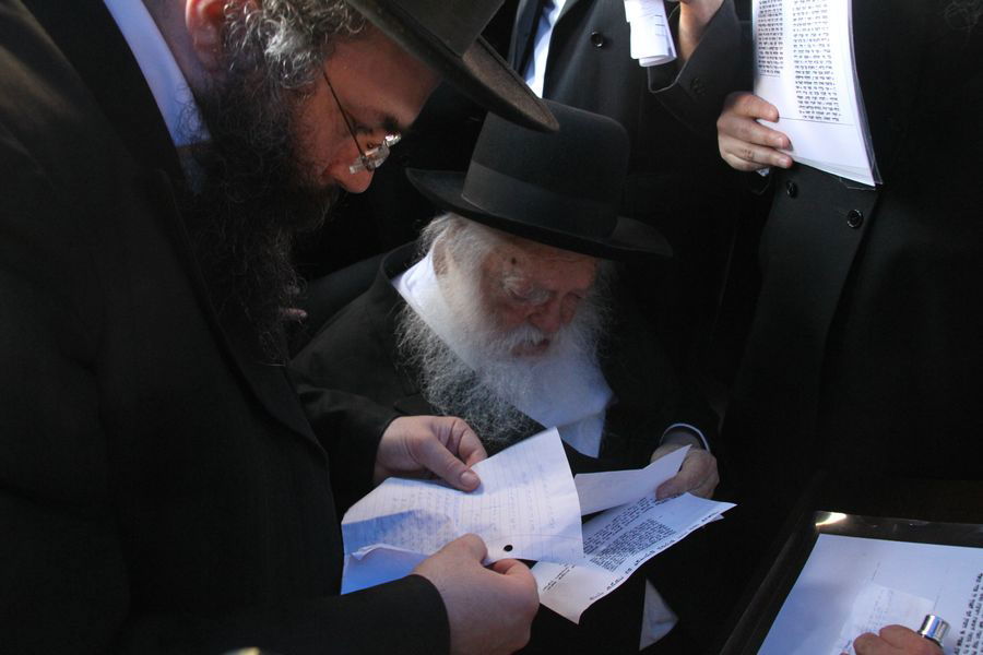 רבי חיים קנייבסקי העתיר בתפילה בבית השונמית