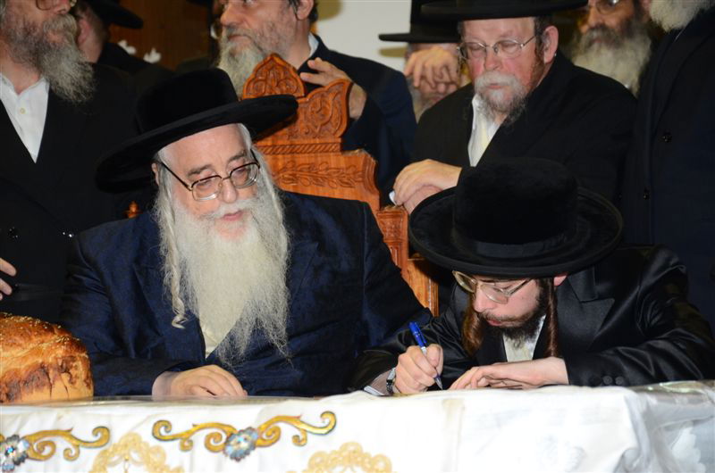 תיעוד בלעדי: שמחת האירוסין לנכד האדמו"ר מצאנז