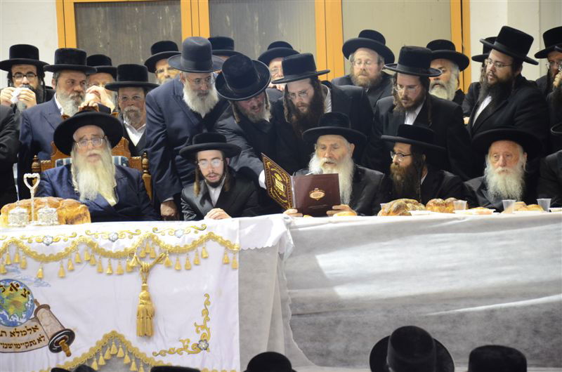 תיעוד בלעדי: שמחת האירוסין לנכד האדמו"ר מצאנז