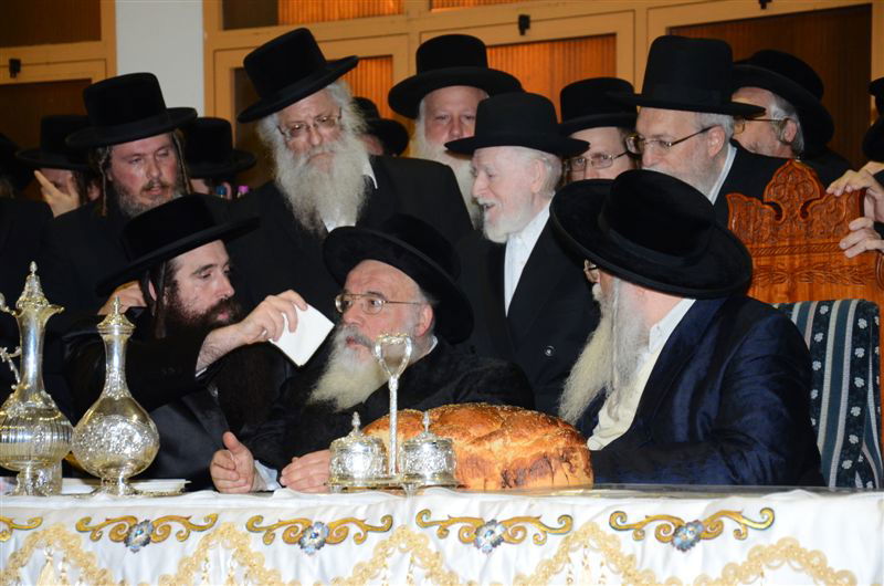 תיעוד בלעדי: שמחת האירוסין לנכד האדמו"ר מצאנז