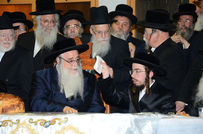 תיעוד בלעדי: שמחת האירוסין לנכד האדמו"ר מצאנז