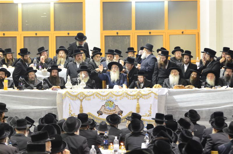 תיעוד בלעדי: שמחת האירוסין לנכד האדמו"ר מצאנז