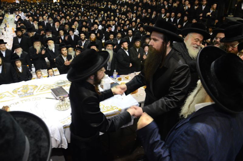 תיעוד בלעדי: שמחת האירוסין לנכד האדמו"ר מצאנז