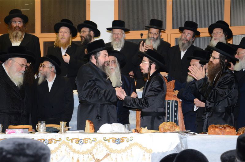 תיעוד בלעדי: שמחת האירוסין לנכד האדמו"ר מצאנז