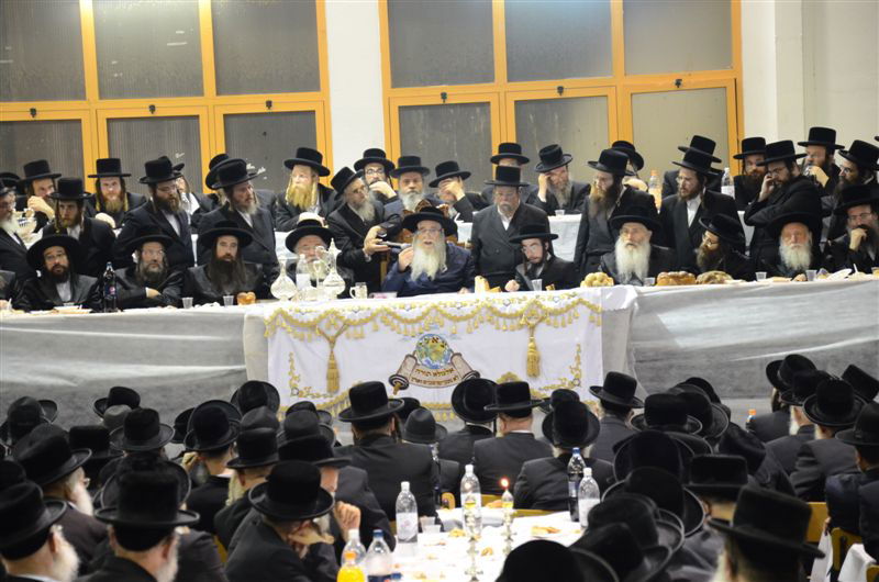 תיעוד בלעדי: שמחת האירוסין לנכד האדמו"ר מצאנז