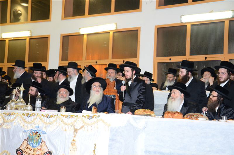 תיעוד בלעדי: שמחת האירוסין לנכד האדמו"ר מצאנז