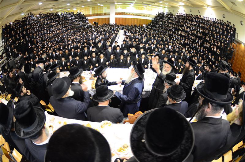 תיעוד בלעדי: שמחת האירוסין לנכד האדמו"ר מצאנז