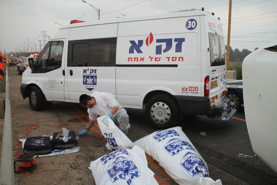 תאונה קטלנית בכביש 4: שני צעירים קציני צה"ל נהרגו