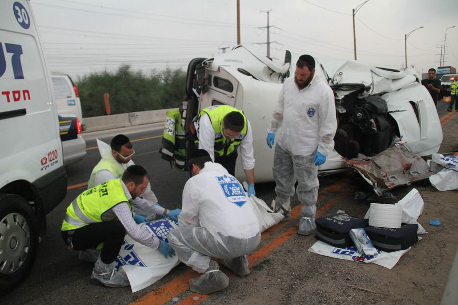 תאונה קטלנית בכביש 4: שני צעירים קציני צה"ל נהרגו