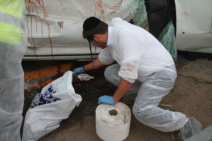 תאונה קטלנית בכביש 4: שני צעירים קציני צה"ל נהרגו