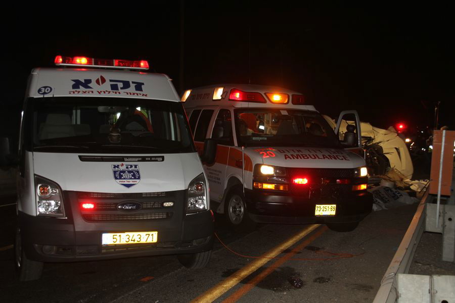 תאונה קטלנית בכביש 4: שני צעירים קציני צה"ל נהרגו