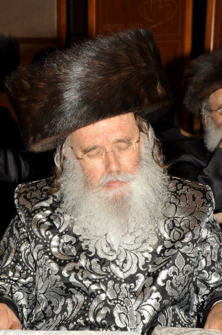 שמחת בית מישקולץ ולעלוב: החסידים רקדו עד אור הבוקר