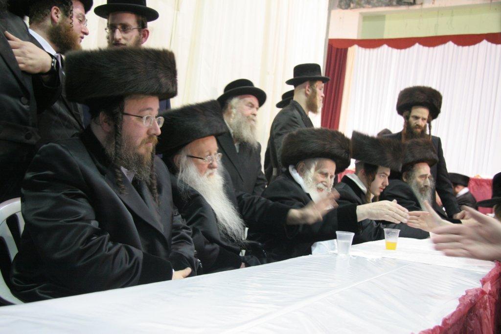 האדמו"ר מנדבורנה-חדרה: מראות מחייו