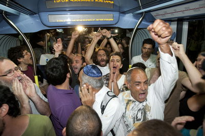 המפגינים על הרכבת, אתמול