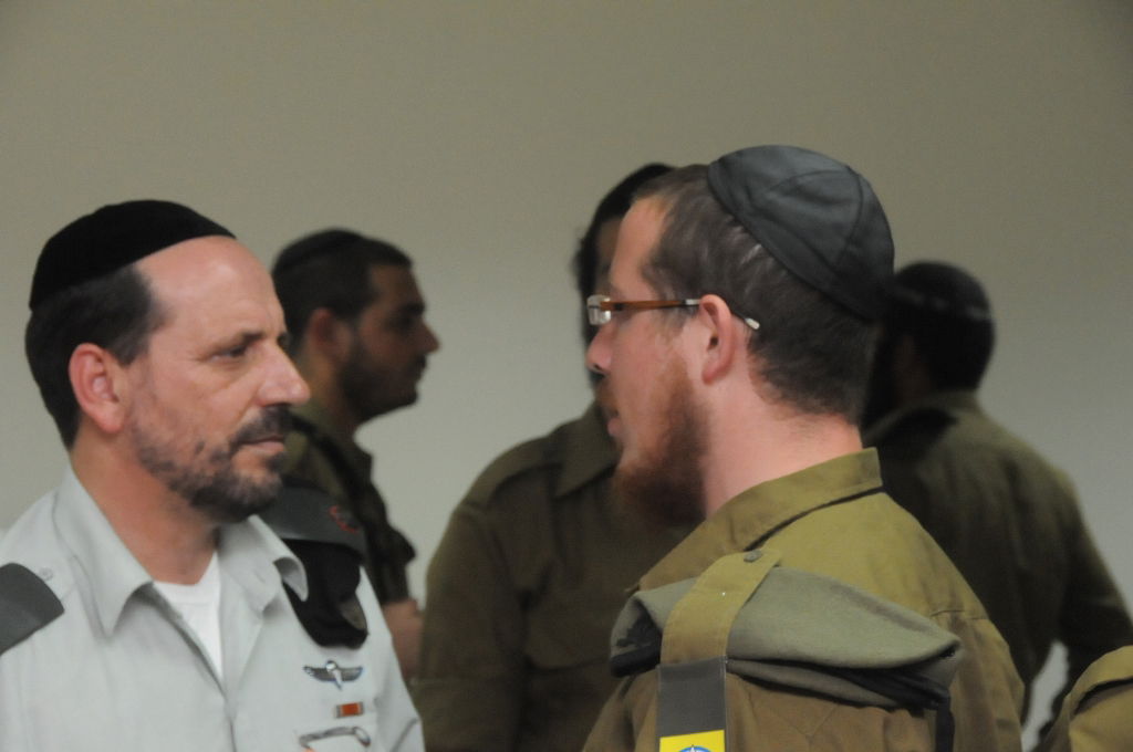 יום עיון לחיילים החרדים; הופעה מוזיקלית והרצאות