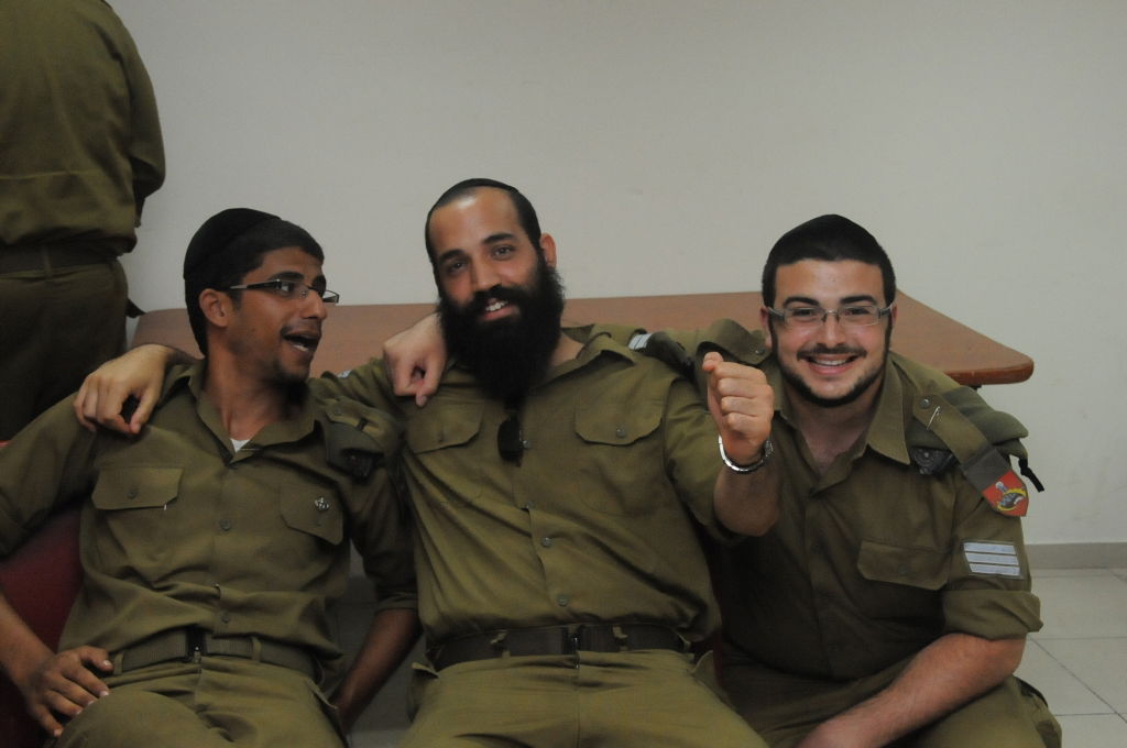 יום עיון לחיילים החרדים; הופעה מוזיקלית והרצאות