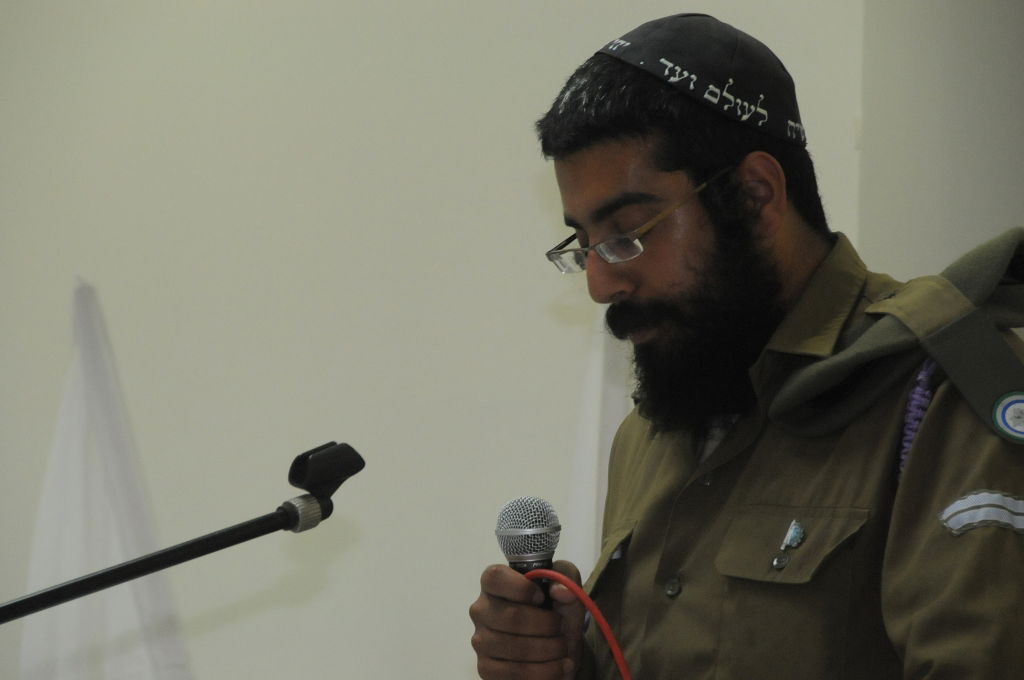 יום עיון לחיילים החרדים; הופעה מוזיקלית והרצאות