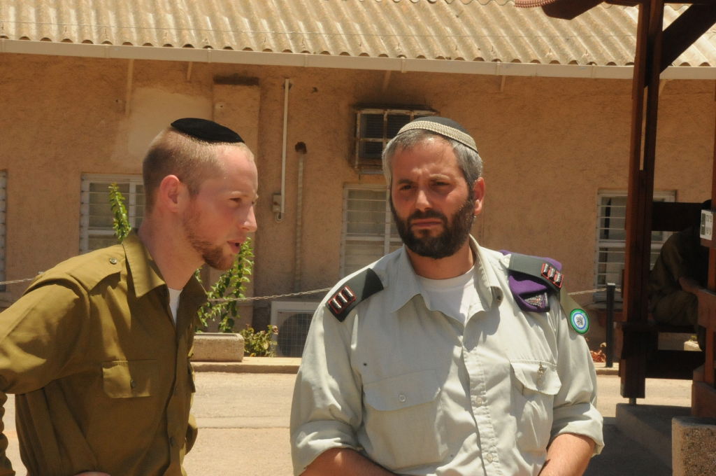 יום עיון לחיילים החרדים; הופעה מוזיקלית והרצאות