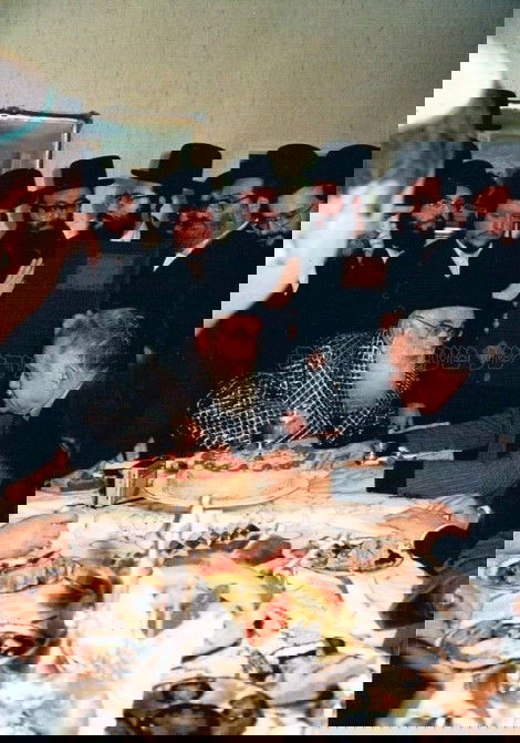 תיעוד נדיר: יצחק שמיר בביקור אצל כ"ק האדמו"ר מויז'ניץ זצ"ל