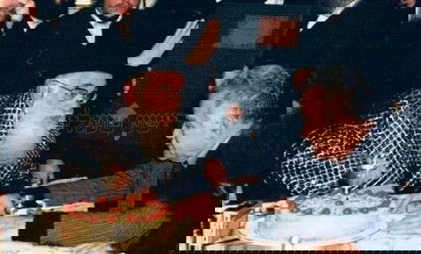 תיעוד נדיר: יצחק שמיר בביקור אצל כ"ק האדמו"ר מויז'ניץ זצ"ל