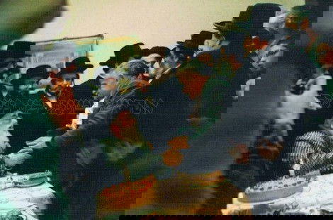 תיעוד נדיר: יצחק שמיר בביקור אצל כ"ק האדמו"ר מויז'ניץ זצ"ל