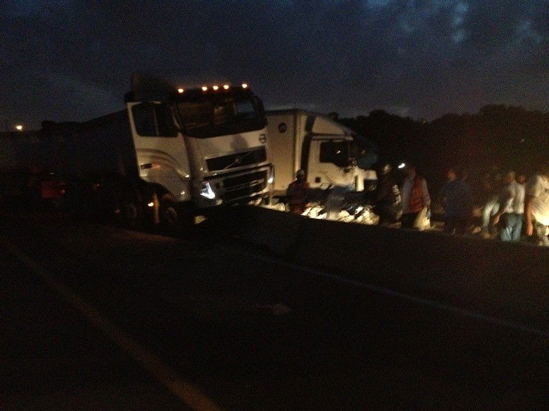 תאונה בכביש 444: 4 משאיות, 4 נפגעים