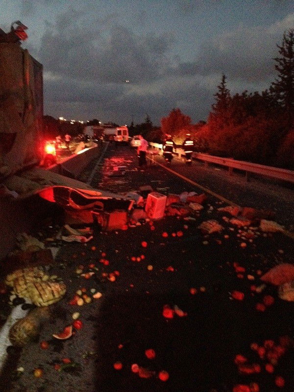 תאונה בכביש 444: 4 משאיות, 4 נפגעים