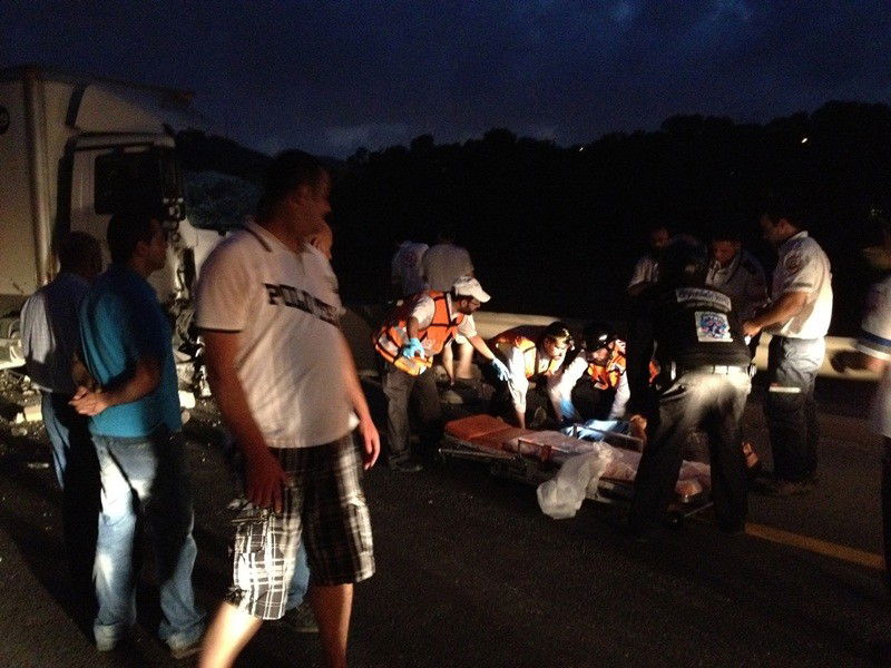 תאונה בכביש 444: 4 משאיות, 4 נפגעים