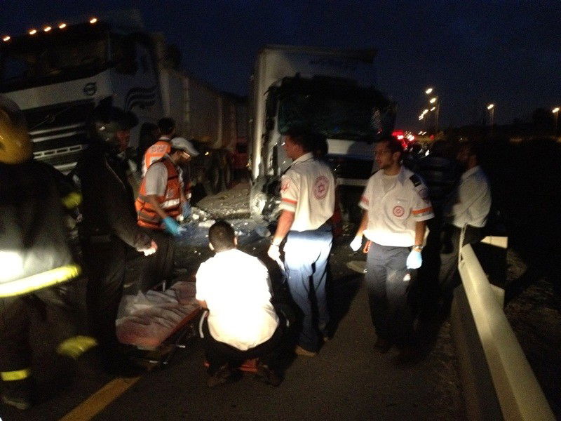 תאונה בכביש 444: 4 משאיות, 4 נפגעים