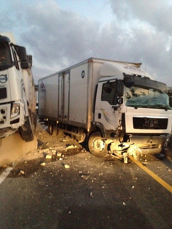 תאונה בכביש 444: 4 משאיות, 4 נפגעים