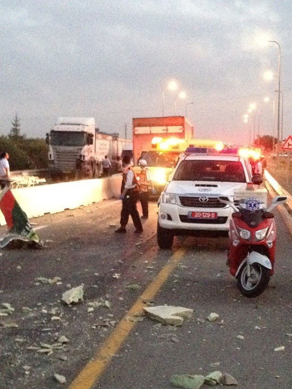 תאונה בכביש 444: 4 משאיות, 4 נפגעים