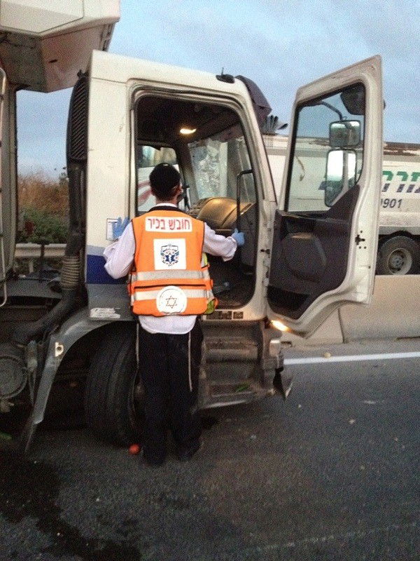 תאונה בכביש 444: 4 משאיות, 4 נפגעים