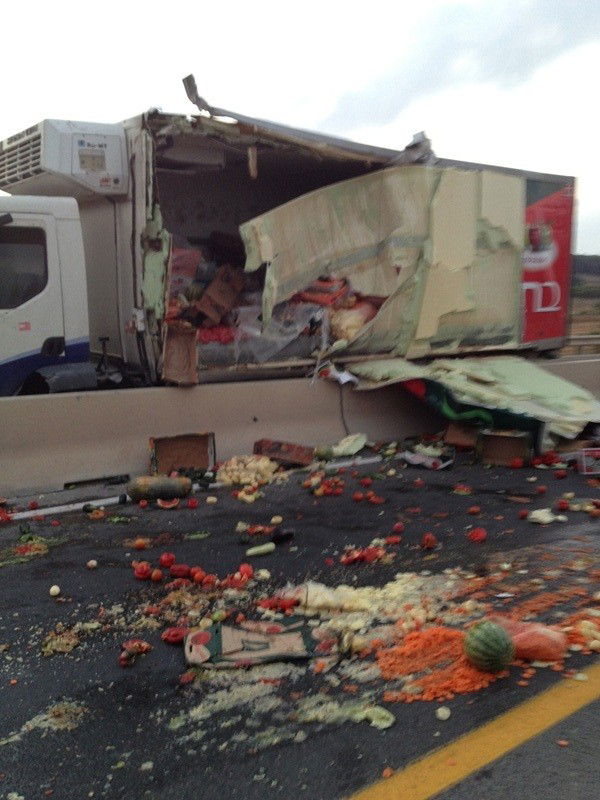 תאונה בכביש 444: 4 משאיות, 4 נפגעים