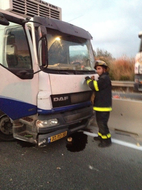 תאונה בכביש 444: 4 משאיות, 4 נפגעים