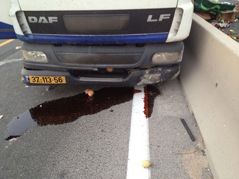 תאונה בכביש 444: 4 משאיות, 4 נפגעים