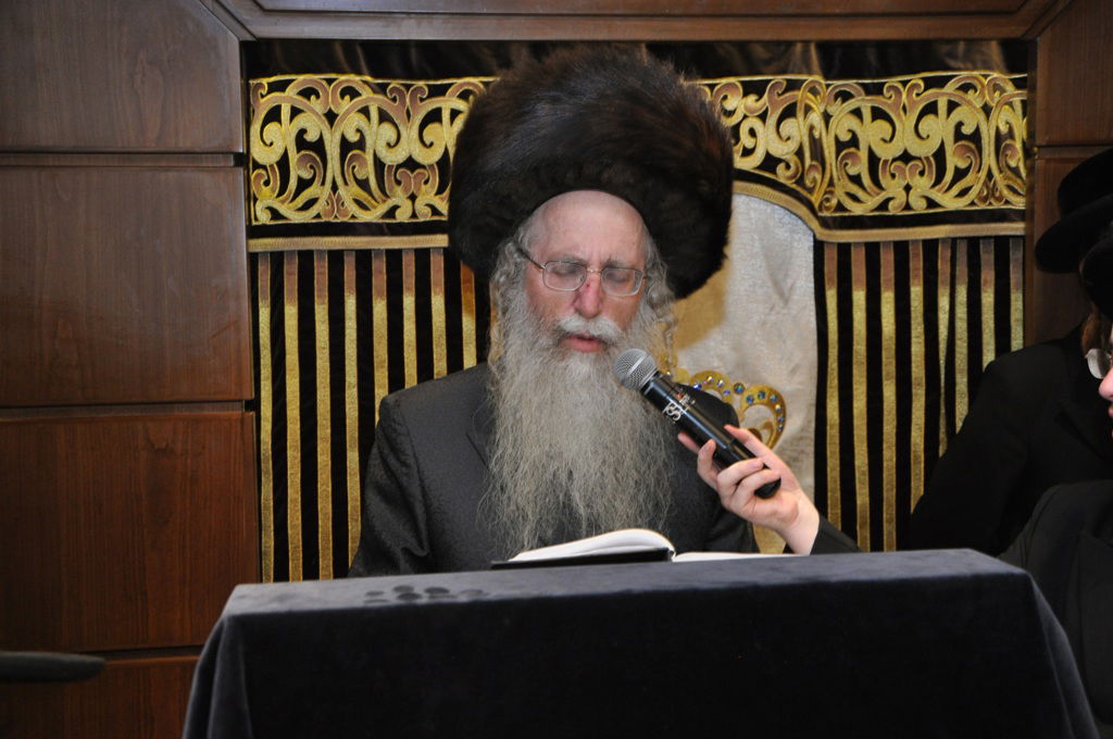 תיעוד: הכנסת ספר תורה לבית כנסת בקרית צאנז בירושלים