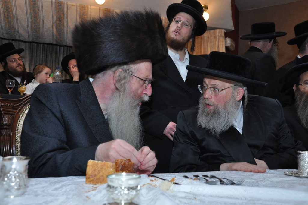 תיעוד: הכנסת ספר תורה לבית כנסת בקרית צאנז בירושלים