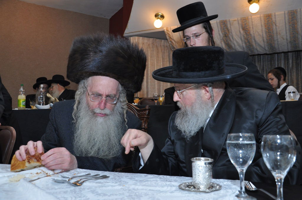 תיעוד: הכנסת ספר תורה לבית כנסת בקרית צאנז בירושלים