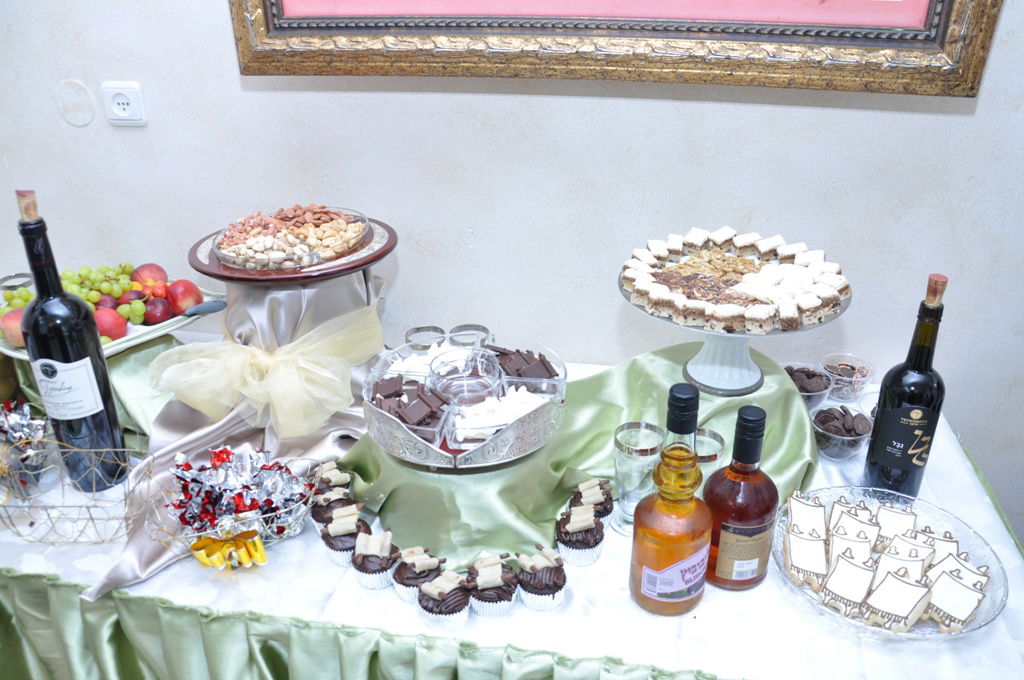 תיעוד: הכנסת ספר תורה לבית כנסת בקרית צאנז בירושלים