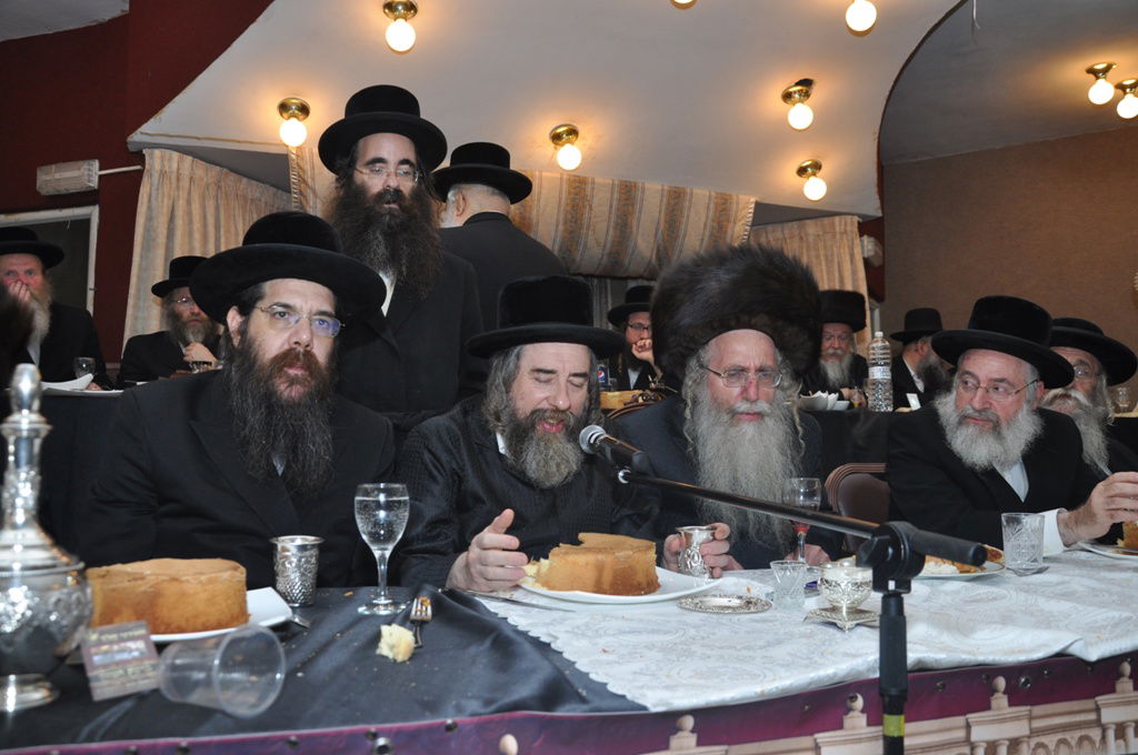 תיעוד: הכנסת ספר תורה לבית כנסת בקרית צאנז בירושלים