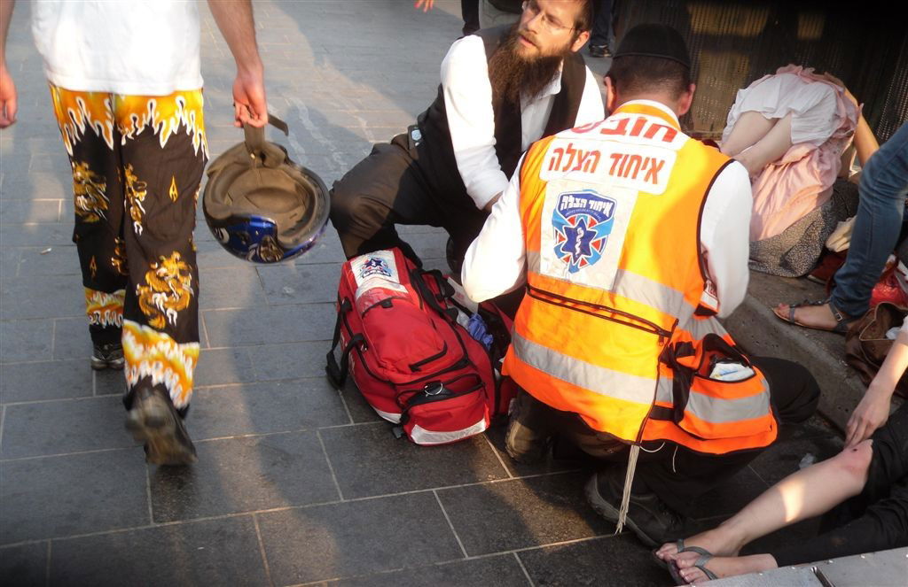 ירושלים: נמחצה בין אוטובוסים ונפצעה אנוש