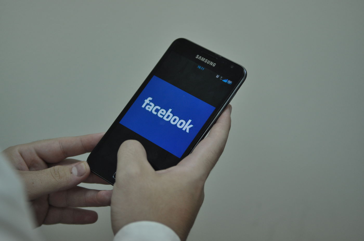 כל האמת על התמכרות לפייסבוק