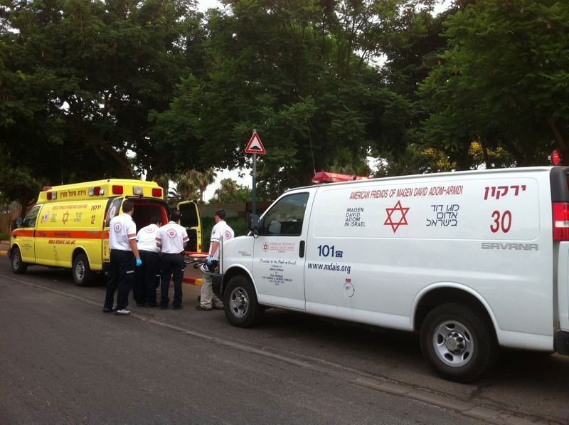 רוכב אופנוע נפצע בינוני בפתח תקווה, ילד נפצע קל בבני-ברק