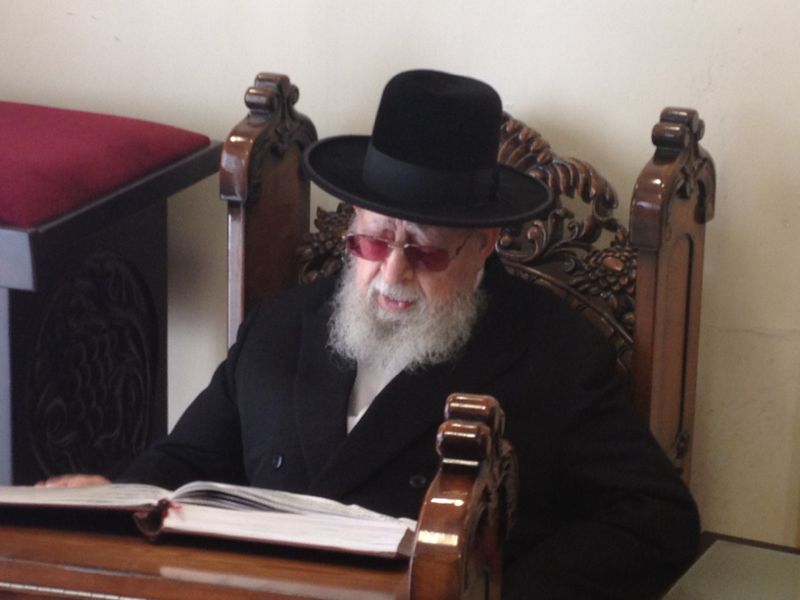 בניגוד לחרושת השמועות: הרב עובדיה יוסף לא אושפז