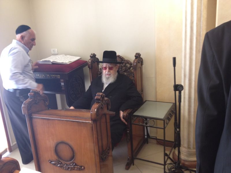 בניגוד לחרושת השמועות: הרב עובדיה יוסף לא אושפז