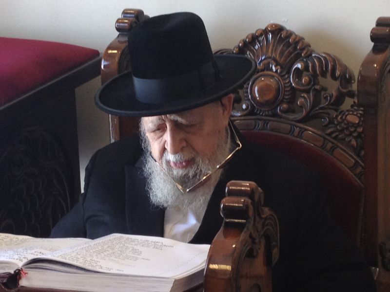 בניגוד לחרושת השמועות: הרב עובדיה יוסף לא אושפז