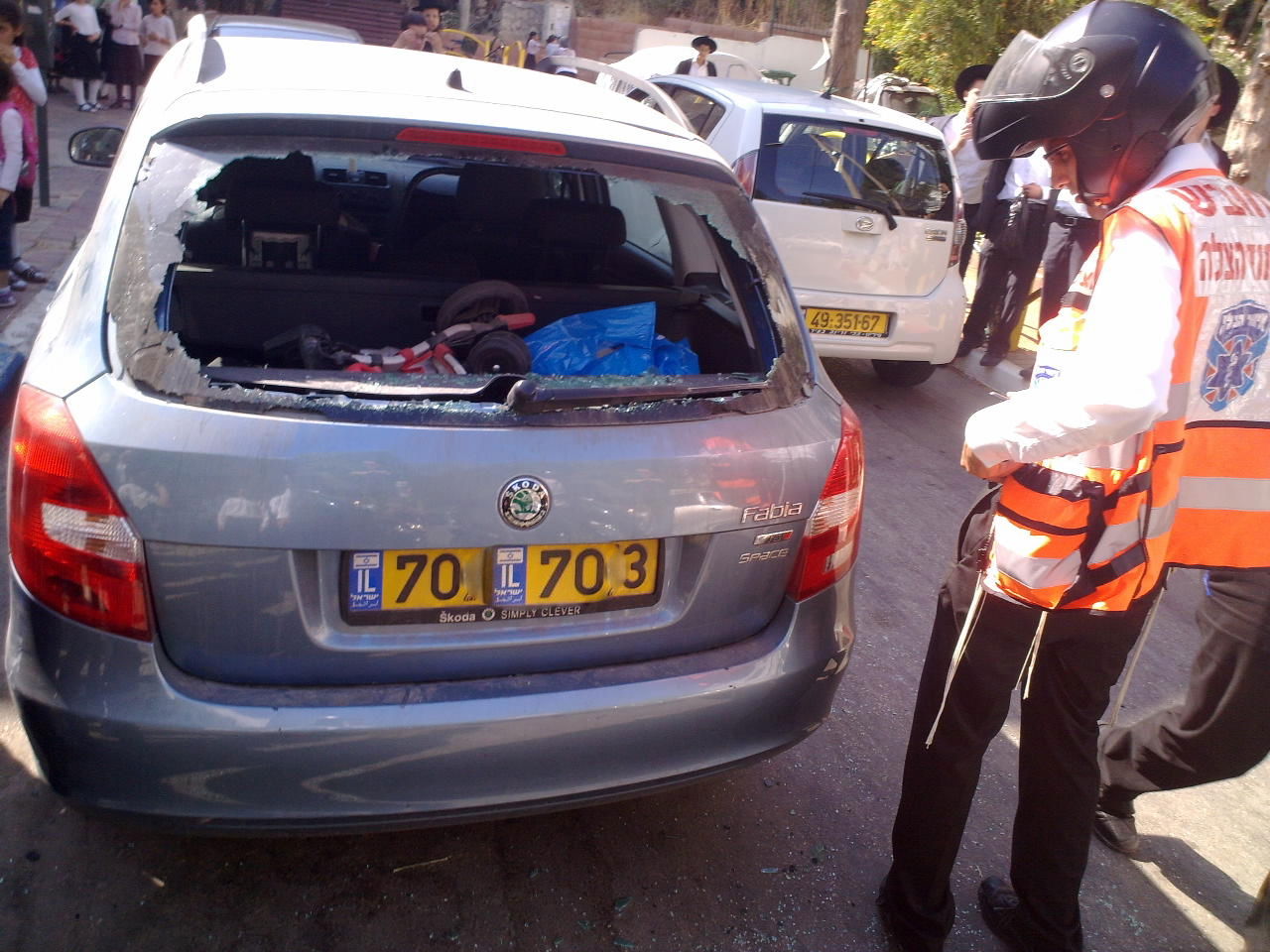 כמעט אסון בבני-ברק: פעוטה ננעלה ברכב